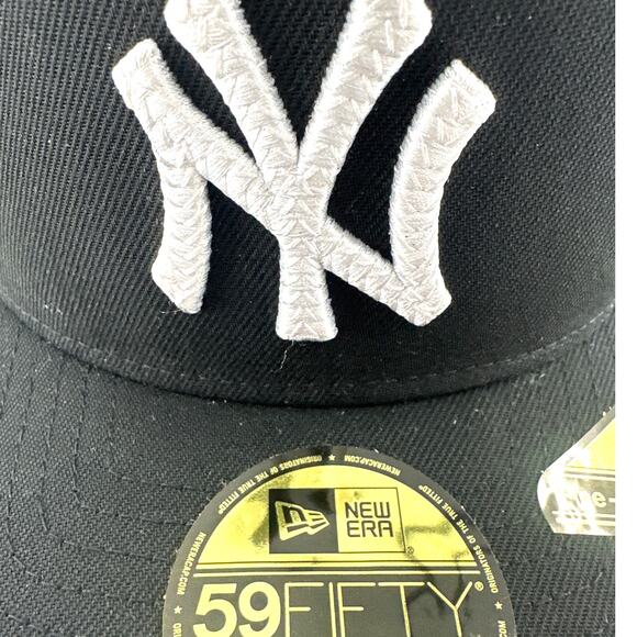 New Era New York Yankees On Field Game Navy 59FIFTY Fitted Cap Size 7 3/8 - Picture 9 of 10